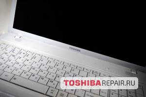 Ноутбук Toshiba в сервисе для теста и ремонта